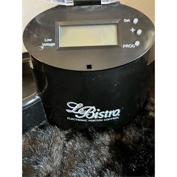 Petmate Le Bistro Electronic Portion Control Battery Automatic Pet Feeder Lg Cap - Picture 3 of 8